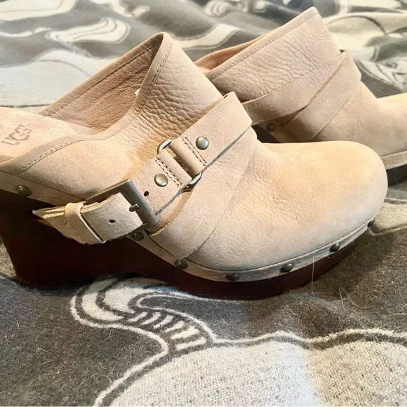 Ivory Ugg Nubuck/ Suede 3.5” Size 8 Sherpa Clogs - Picture 2 of 5